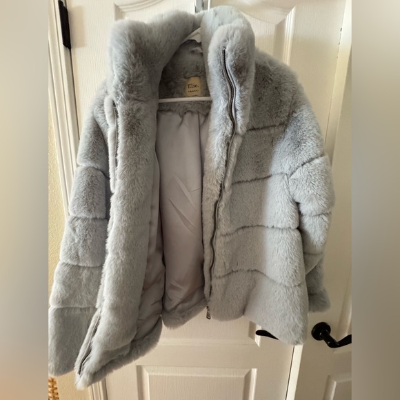 Elie Tahari Faux Fur Jacket • Light Gray • Size Medium *so soft* - Picture 1 of 4